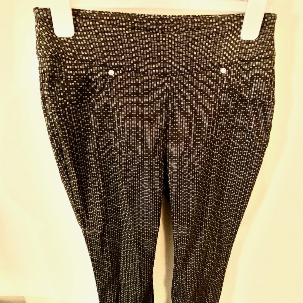 🖤💛 Alia Size 6 Black and Cream Dress Pants